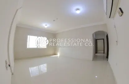 Apartment - 2 Bedrooms - 2 Bathrooms for rent in Abu Talha Street - Fereej Bin Omran - Doha