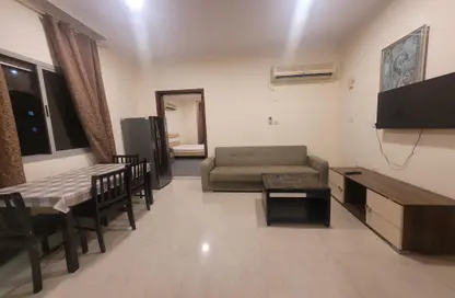 Apartment - 2 Bedrooms - 1 Bathroom for rent in Umm Ghuwalina - Umm Ghuwailina - Doha