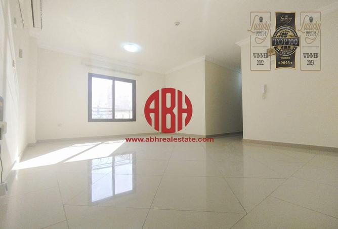 Apartment - 3 Bedrooms - 2 Bathrooms for rent in Anas Street - Fereej Bin Mahmoud North - Fereej Bin Mahmoud - Doha