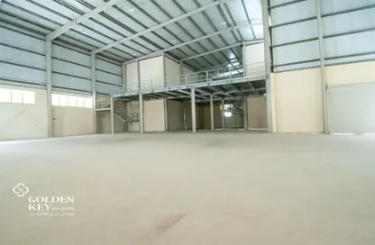 Warehouse - Studio - 6 Bathrooms for rent in Argentine Neighbourhood - Birkat Al Awamer - Al Wakra