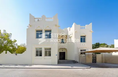 Villa - 4 Bedrooms - 5 Bathrooms for rent in Legtaifiya Lagoon - West Bay - Doha