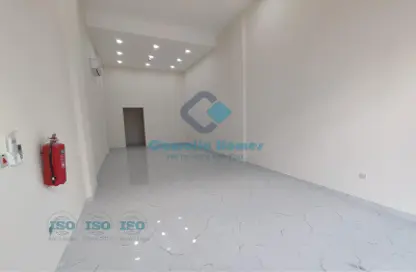 Shop - Studio - 1 Bathroom for rent in Fereej Kulaib - Doha