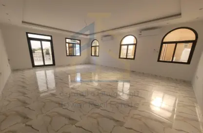 Villa - 4 Bedrooms - 5 Bathrooms for rent in Al Duhail North - Al Duhail - Doha