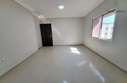 Apartment - 3 Bedrooms - 2 Bathrooms for rent in Umm Ghuwailina 4 - Umm Ghuwailina - Doha