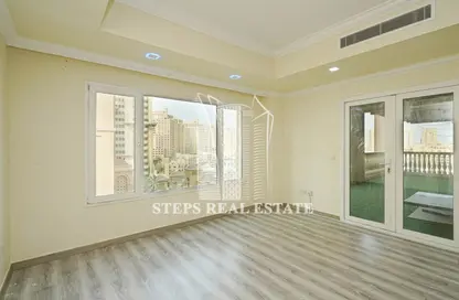 Apartment - 2 Bedrooms - 3 Bathrooms for sale in West Porto Drive - Porto Arabia - The Pearl Island - Doha