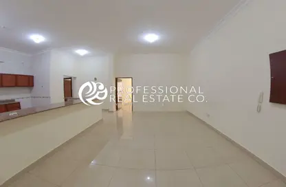 Apartment - 4 Bedrooms - 3 Bathrooms for rent in Al Nasr Street - Al Nasr - Doha