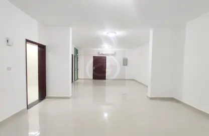 Apartment - 3 Bedrooms - 3 Bathrooms for rent in Umm Ghwailina Comm - Umm Ghuwalina - Umm Ghuwailina - Doha