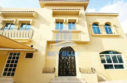 Villa - 4 Bedrooms - 5 Bathrooms for rent in Al Nuaija - Doha