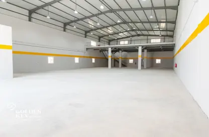 Warehouse - Studio - 2 Bathrooms for rent in Argentine Neighbourhood - Birkat Al Awamer - Al Wakra