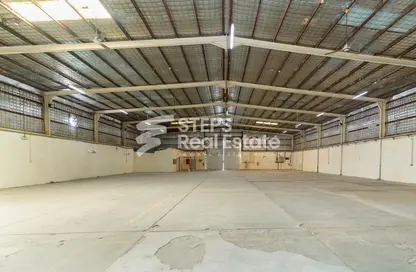 Warehouse - Studio - 4 Bathrooms for rent in Industrial Area 4 - Industrial Area - Industrial Area - Doha