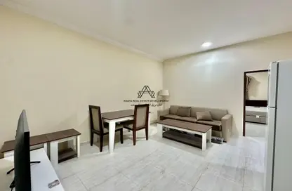 Apartment - 2 Bedrooms - 2 Bathrooms for rent in Umm Ghuwailina - Doha