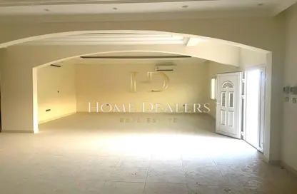 Villa - Studio - 5 Bathrooms for rent in Al Duhail - Al Duhail - Doha