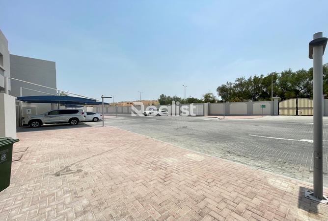 Villa - 4 Bedrooms - 6 Bathrooms for rent in Umm Al Seneem Street - Ain Khaled - Doha