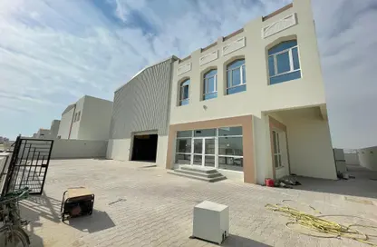 Warehouse - Studio - 6 Bathrooms for rent in Birkat Al Awamer - Al Wakra