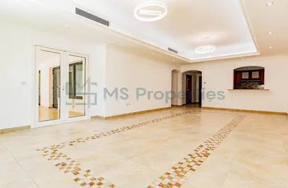 Apartment - 2 Bedrooms - 3 Bathrooms for rent in West Porto Drive - Porto Arabia - The Pearl Island - Doha