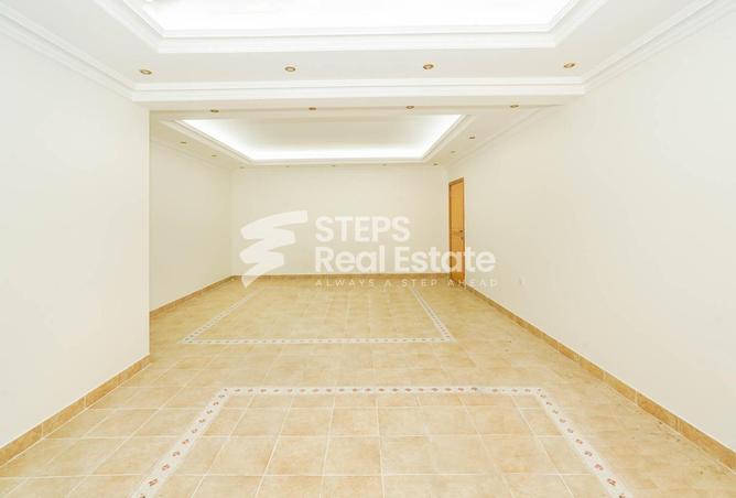 Apartment - 2 Bedrooms - 2 Bathrooms for rent in Al Sadd Road - Al Sadd - Doha