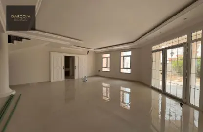 Villa - 5 Bedrooms for rent in Burj Doha - West Bay - West Bay - Doha