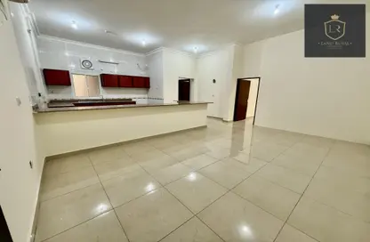 Apartment - 4 Bedrooms - 3 Bathrooms for rent in Al Nasr Street - Al Nasr - Doha