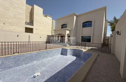 Villa - 4 Bedrooms - 5 Bathrooms for rent in OqbaBin Nafie Steet - Old Airport Road - Doha