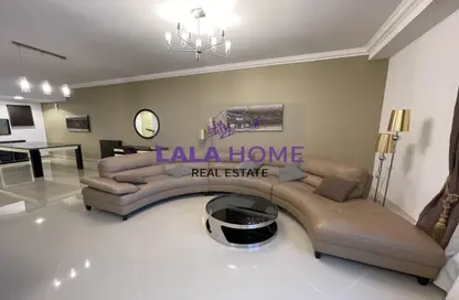 Apartment - 2 Bedrooms - 3 Bathrooms for rent in West Bay Tower - West Bay - West Bay - Doha