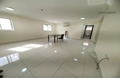 Apartment - 2 Bedrooms - 3 Bathrooms for rent in Umm Ghuwailina 4 - Umm Ghuwailina - Doha