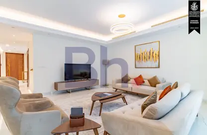 Apartment - 5 Bedrooms - 6 Bathrooms for rent in Floresta Gardens - Floresta Gardens - The Pearl Island - Doha