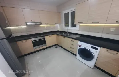 Apartment - 2 Bedrooms - 2 Bathrooms for rent in Al Doha Plaza - Al Sadd - Al Sadd - Doha