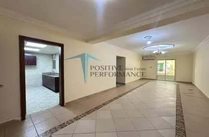 Apartment - 2 Bedrooms - 2 Bathrooms for rent in Les Roses Executive Apartments 1 - Les Roses Executive Apartments - Najma - Doha