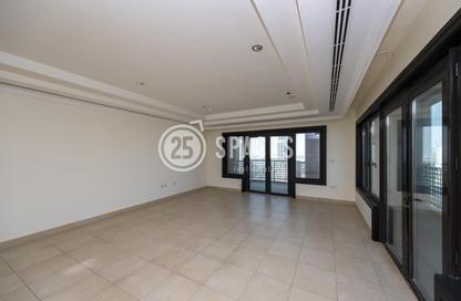 Apartment - 2 Bedrooms - 3 Bathrooms for sale in West Porto Drive - Porto Arabia - The Pearl Island - Doha