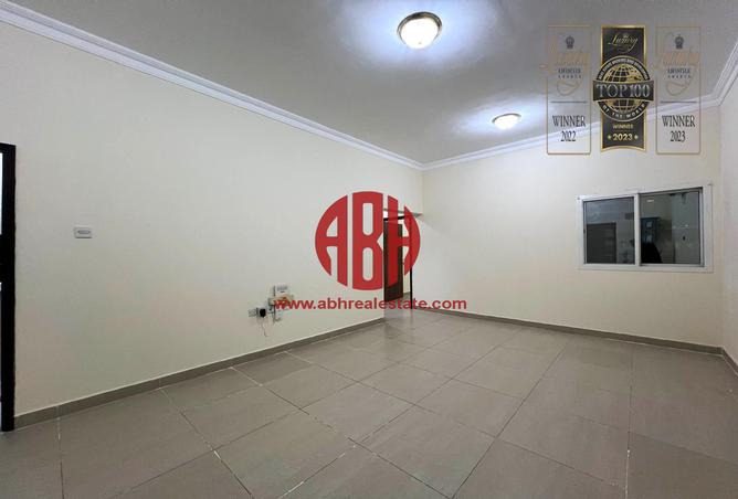 Apartment - 2 Bedrooms - 2 Bathrooms for rent in Ain Al Soudan Street - Mesaieed Road - Al Wakra