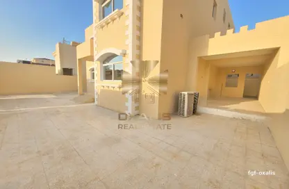 Villa - 4 Bedrooms - 4 Bathrooms for rent in Umm Al Seneem Street - Ain Khaled - Doha