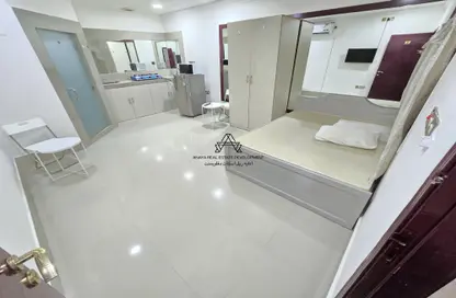 Apartment - 1 Bathroom for rent in Umm Ghuwailina - Doha