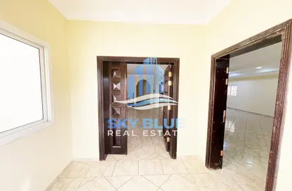 Villa - 5 Bedrooms - 5 Bathrooms for rent in AlMuraikh - Doha