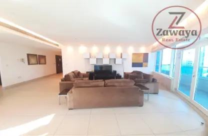 Apartment - 3 Bedrooms - 5 Bathrooms for rent in West Bay Lagoon - Doha