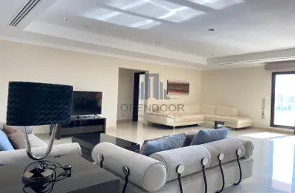 Apartment - 2 Bedrooms - 3 Bathrooms for rent in East Porto Drive - Porto Arabia - The Pearl Island - Doha