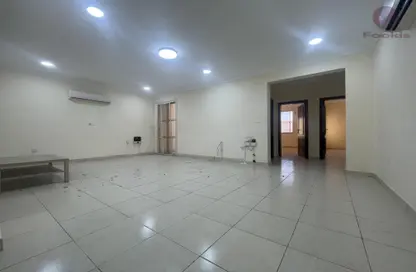 Apartment - 3 Bedrooms - 3 Bathrooms for rent in Al Nasr Street - Al Nasr - Doha