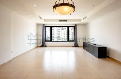 Apartment - 1 Bedroom - 2 Bathrooms for rent in West Porto Drive - Porto Arabia - The Pearl Island - Doha