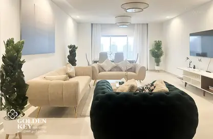 Apartment - 1 Bedroom - 2 Bathrooms for sale in Al Mutahidah Tower - Viva Bahriyah - The Pearl Island - Doha