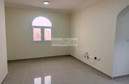 Apartment - 2 Bedrooms - 2 Bathrooms for rent in Bin Omran 35 - Fereej Bin Omran - Doha