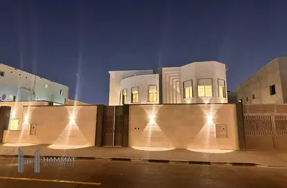 Villa - 7 Bedrooms - 7 Bathrooms for sale in Al Dafna - Doha