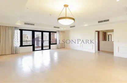 Apartment - 2 Bedrooms - 3 Bathrooms for rent in Tower 4 - Porto Arabia - The Pearl Island - Doha