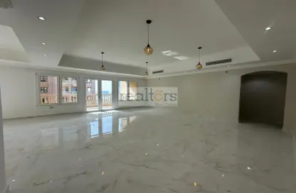 Apartment - 3 Bedrooms - 4 Bathrooms for sale in Sabban Towers - Porto Arabia - The Pearl Island - Doha