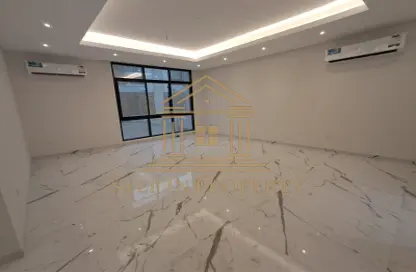 Villa - 5 Bedrooms - 6 Bathrooms for rent in Salwa Road - Al Aziziyah - Doha