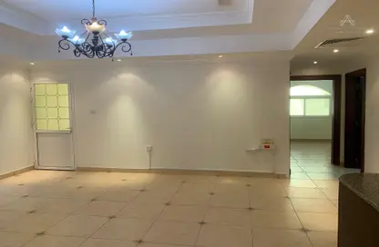 Apartment - 2 Bedrooms - 2 Bathrooms for rent in Al Nasr - Doha