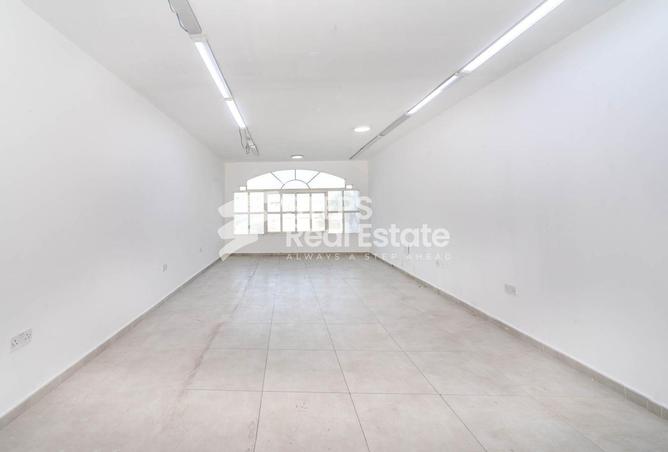 Shop - Studio - 1 Bathroom for rent in Zekreet Street - Al Kharaitiyat - Umm Salal Mohammed