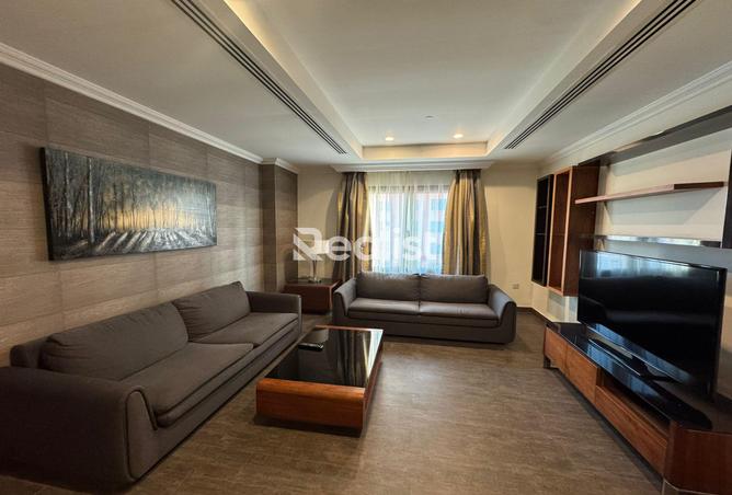 Apartment - 1 Bedroom - 2 Bathrooms for rent in West Porto Drive - Porto Arabia - The Pearl Island - Doha