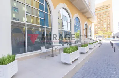 Shop - Studio - 2 Bathrooms for rent in Mirage Residence - Fereej Bin Mahmoud - Doha