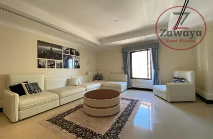 Apartment - 1 Bedroom - 2 Bathrooms for rent in West Porto Drive - Porto Arabia - The Pearl Island - Doha