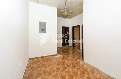 Apartment - 2 Bedrooms - 1 Bathroom for rent in Ammar Bin Yasser Street - Al Aziziyah - Doha