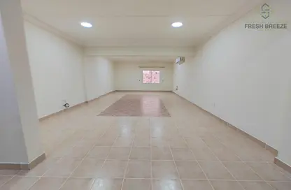 Apartment - 2 Bedrooms - 3 Bathrooms for rent in Umm Ghuwalina - Umm Ghuwailina - Doha